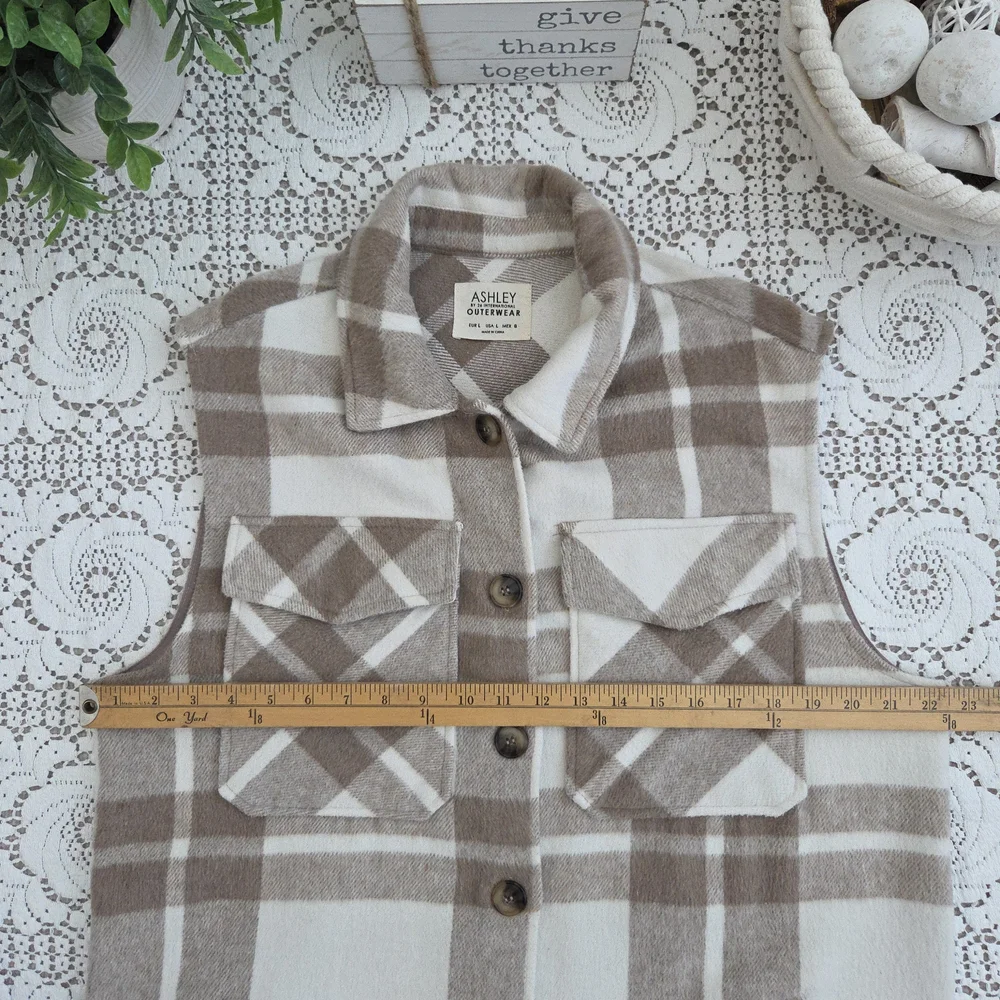 Ashley By 26 International Outerwear Tan and Cream Plaid Vest Size Large - Picture 4 of 5